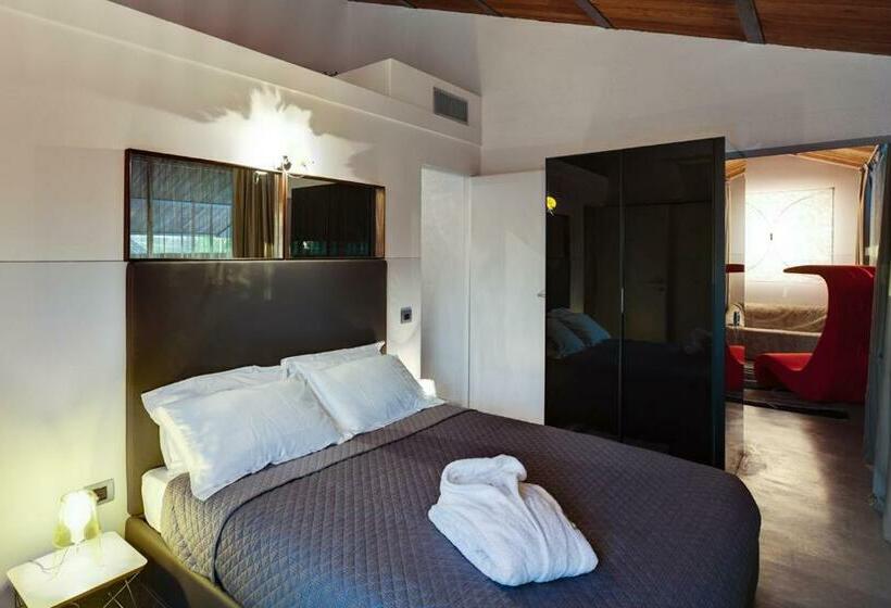 Люкс с Балконом, Il Tesoro Living Resort