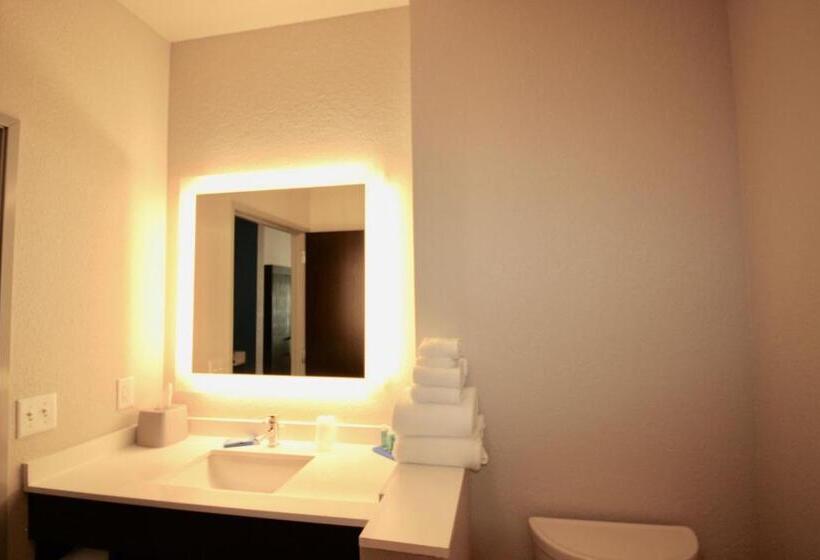 适合残疾人士使用的带超级大床的标准间, Holiday Inn Express & Suites   Kirksville   University Area, An Ihg