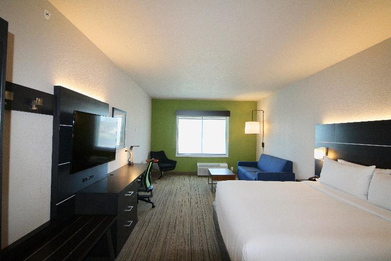 带大床的套房, Holiday Inn Express & Suites   Kirksville   University Area, An Ihg