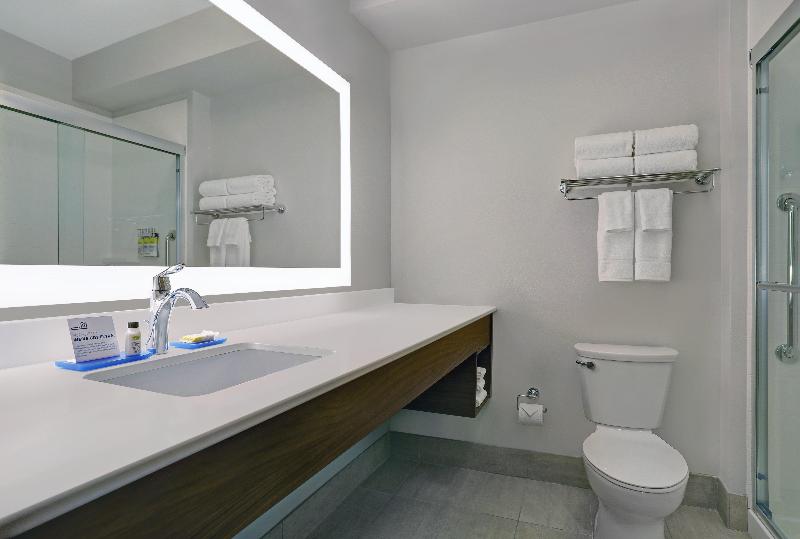 اتاق استاندارد با تخت بزرگ, Holiday Inn Express & Suites   Lenexa   Overland Park Area, An Ihg