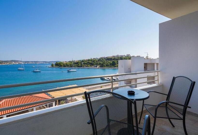 חדר סופריור לשלושה עם נוף לים, Perla