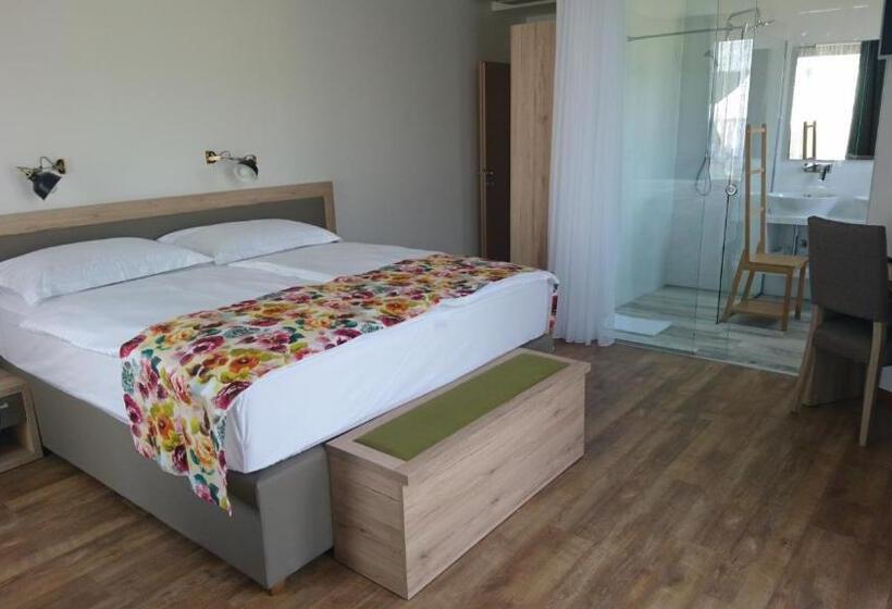 Номер Deluxe с Балконом, Bed&breakfast Vinarija Coner