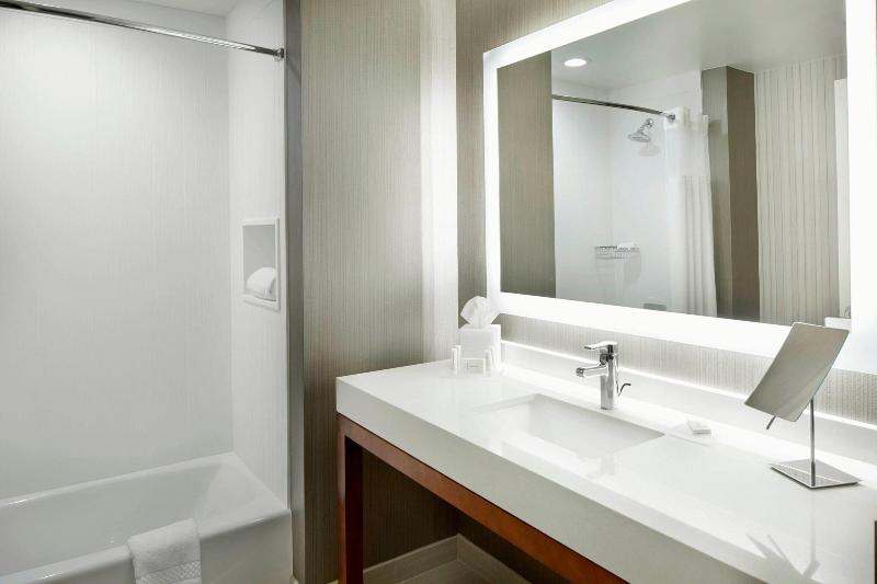 キングサイズベッドのスタンダードルーム, Courtyard By Marriott Houston Intercontinental Airport