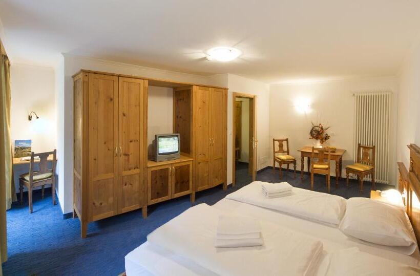 Трехместный Номер Стандарт с Балконом, Dolomitenhotel Weisslahnbad
