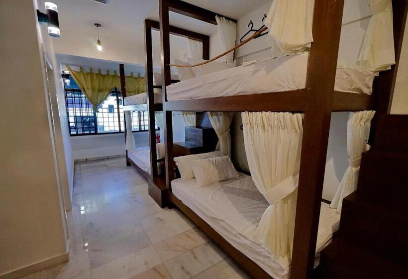 Кровать в Общей Комнате, Leisure Lodge