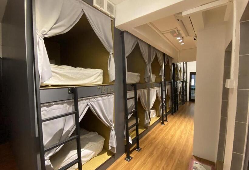 Capsule, Leisure Lodge