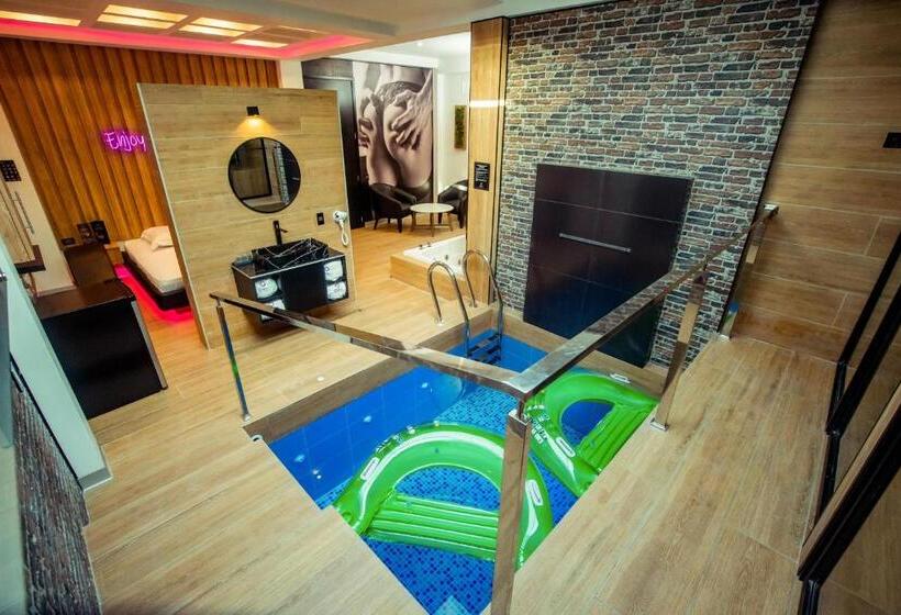 Люкс с Бассейном, Orei Private Suites Adult Only