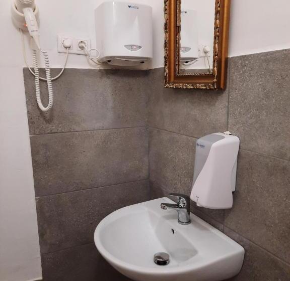 Номер Economy Индивидуальный, Lima Hostel Győr
