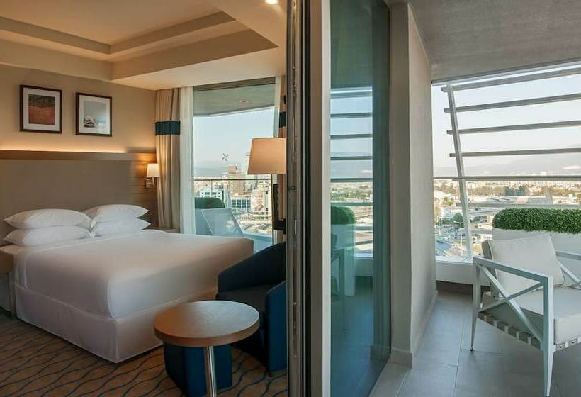 带城市景观及双人床的标准房间, Four Points By Sheraton Izmir