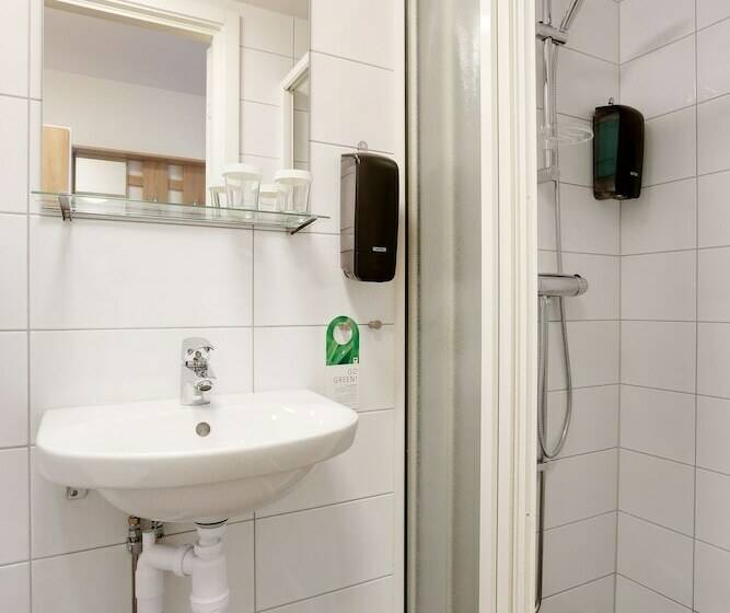 Quarto Familiar, Almnas Park
