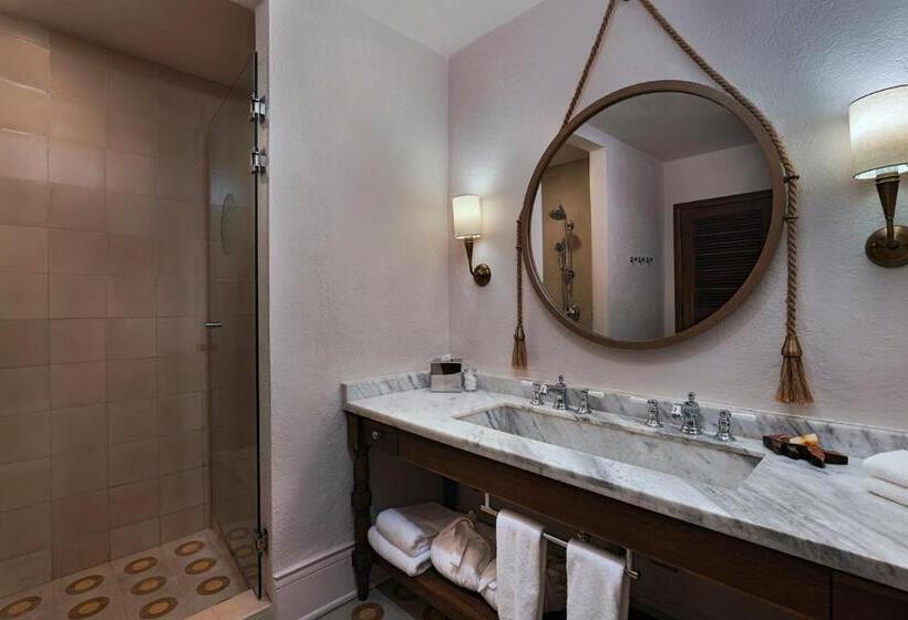 带大床的豪华间, Itz Ana Resort & Residences