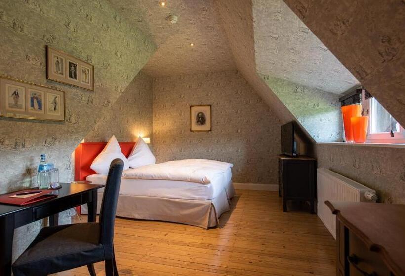 Номер Стандарт, Gästehaus Schloss Saareck