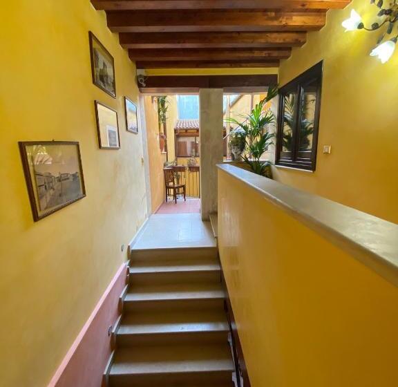 חדר אקונומי, B&b L Infiorescenza New