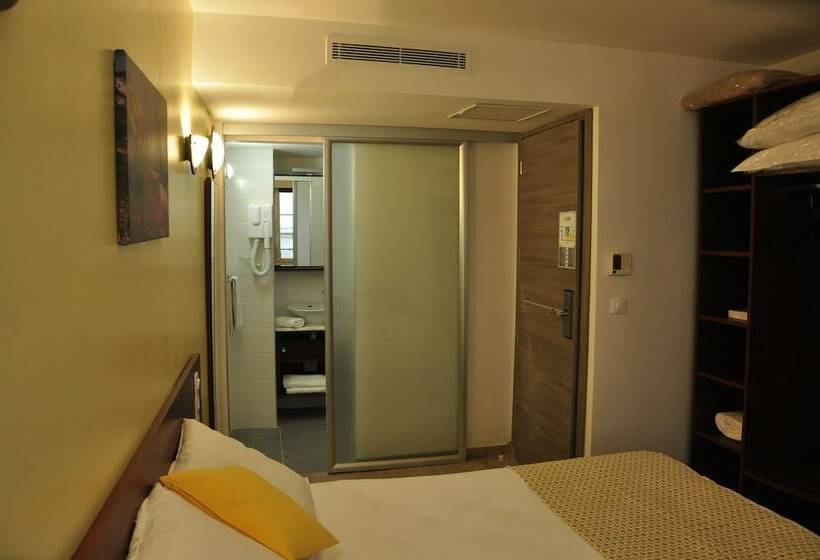 Superior Room, Massilia