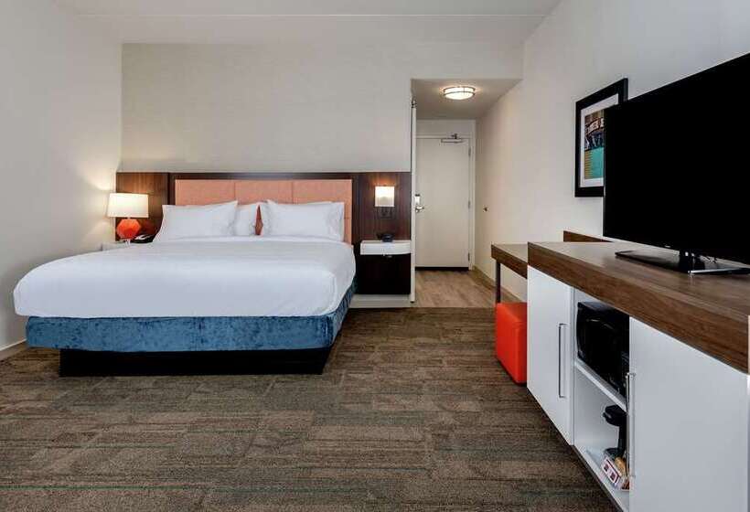 带大床的标准工作室, Hampton Inn Petaluma, Ca