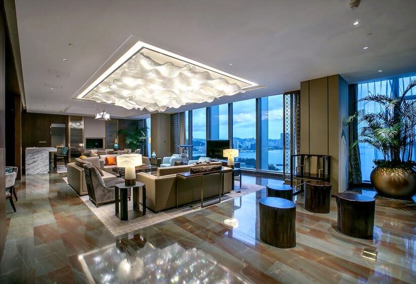 总统套房, Hualuxe Xiamen Haicang Habour View   An Ihg