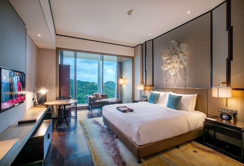 高级客房, Hualuxe Xiamen Haicang Habour View   An Ihg