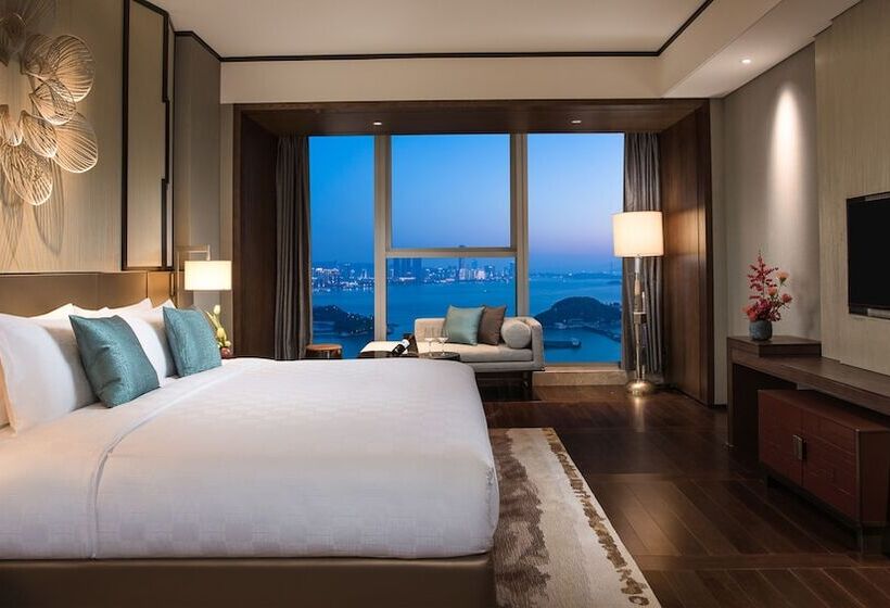 高级客房, Hualuxe Xiamen Haicang Habour View   An Ihg