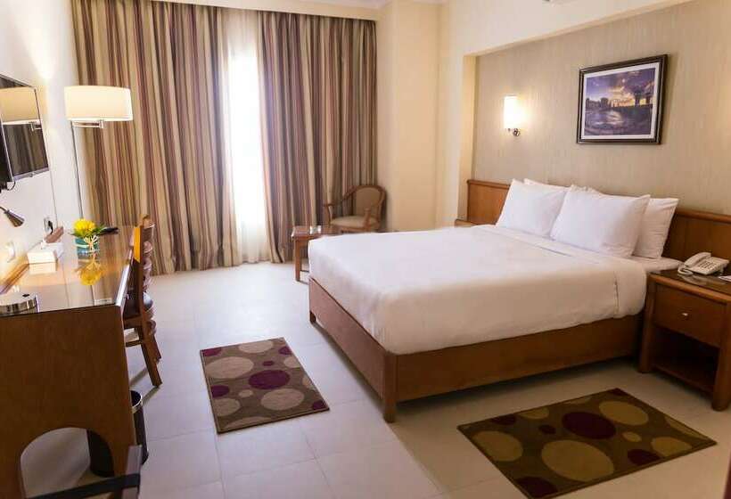 سوییت جونیور, The Grand Plaza Hotel Smouha