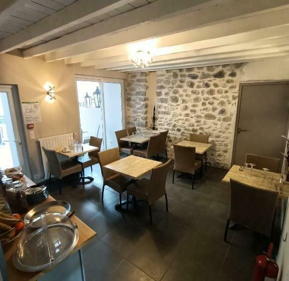 Номер Стандарт, Auberge Du Vieux Lanas Logis Hotel Restaurant