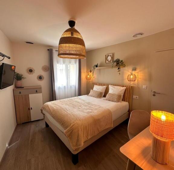 Номер Стандарт, Auberge Du Vieux Lanas Logis Hotel Restaurant