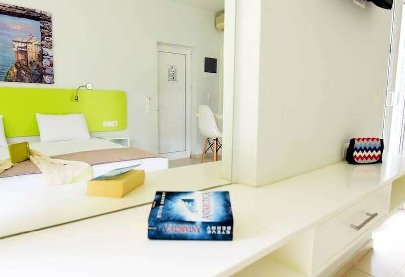 스탠다드 스튜디오, Blue Horizon Apartments