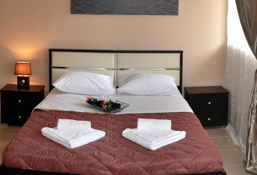 Апартаменты 2 Спальни, Golden Beach
