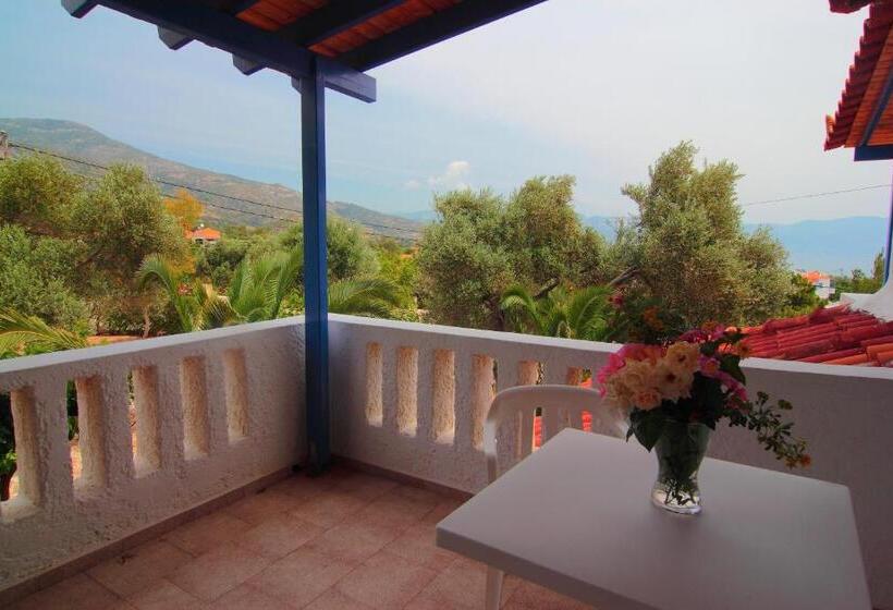 استودیوی استاندارد, White Rock Apartments