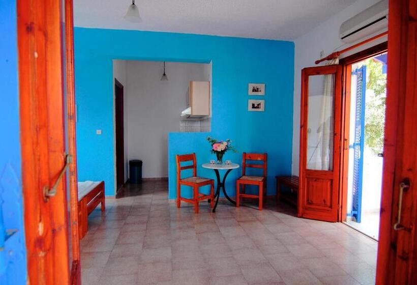 استودیوی استاندارد, White Rock Apartments