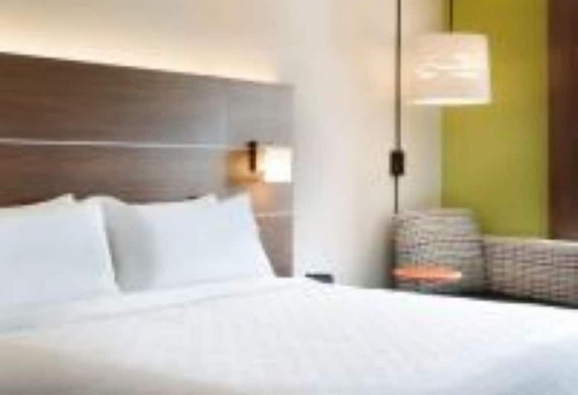 身障者適用スイートルーム, Holiday Inn Express & Suites   Nebraska City, An Ihg