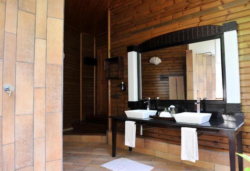 ویلای 1 خوابه, Komandoo Island Resort & Spa