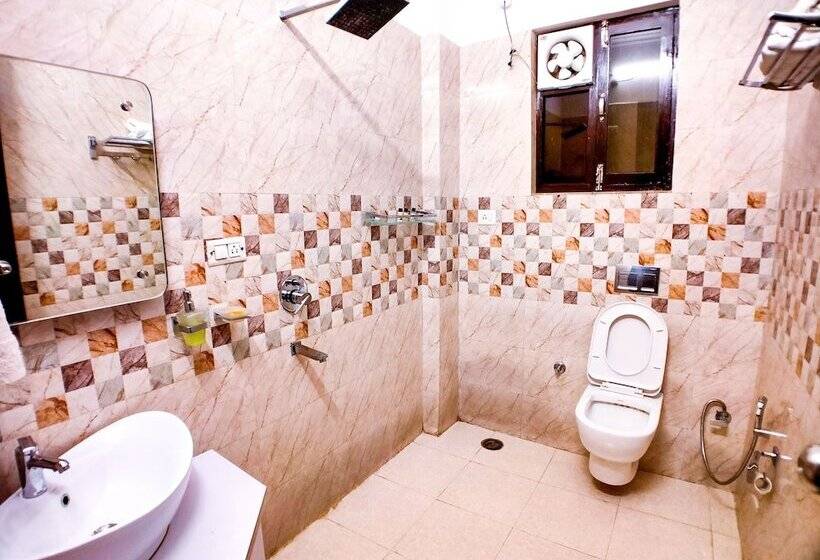 Студия Deluxe, Grand Tapovan