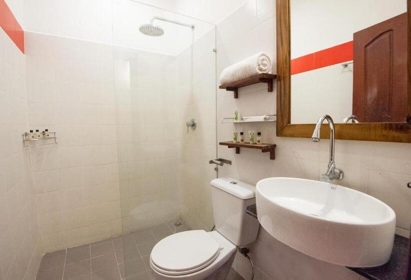 חדר סטנדרט לשלושה, Mad Monkey Hostel Phnom Penh