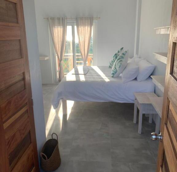 Четырехместный Номер Deluxe, Crown Malapascua