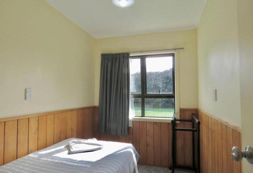 家庭间, Mystery Creek Motel
