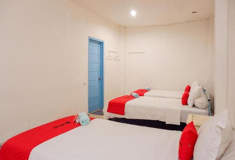 Семейный Номер, Reddoorz Near Rsud Kota Mataram