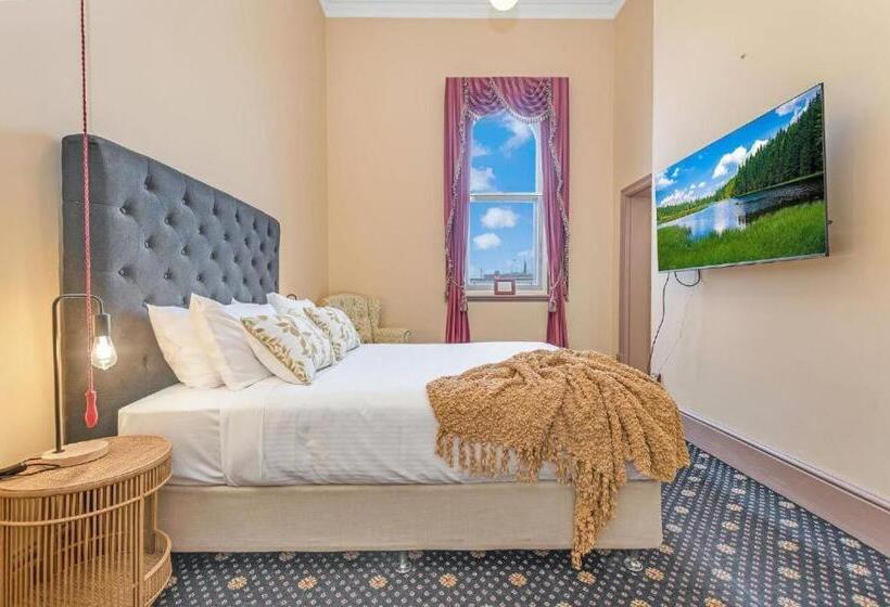 Люкс Мастер, Clocktower Suites