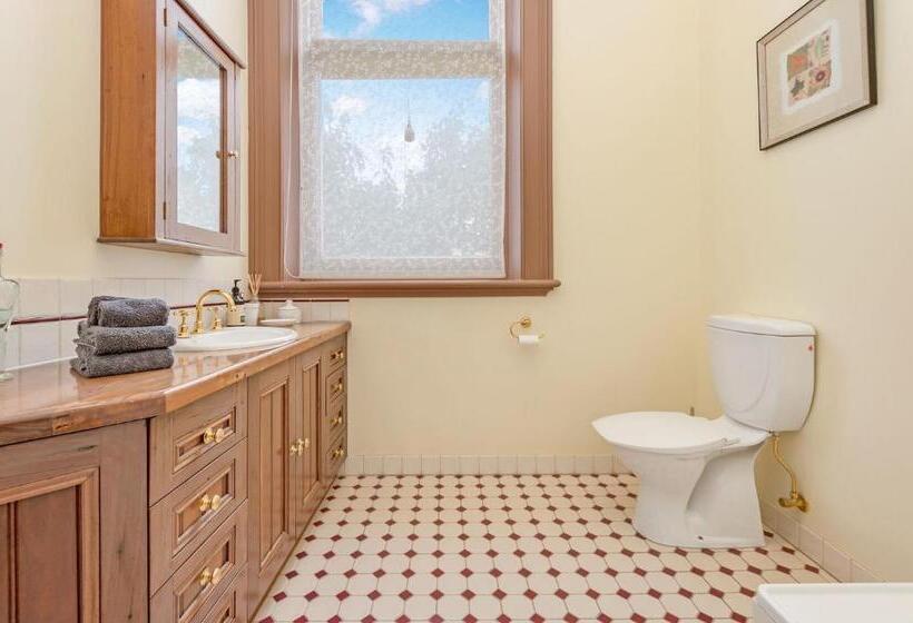 Люкс, Clocktower Suites