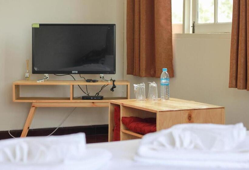 Standard room with outdoor bath, Home@hostel Kanchanaburi