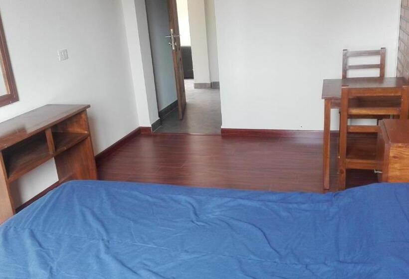 اتاق استاندارد با سرویس بهداشتی مشترک, Piedra Blanca Backpackers Hostel