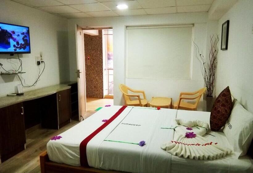 디럭스 룸, Suradeep Residency