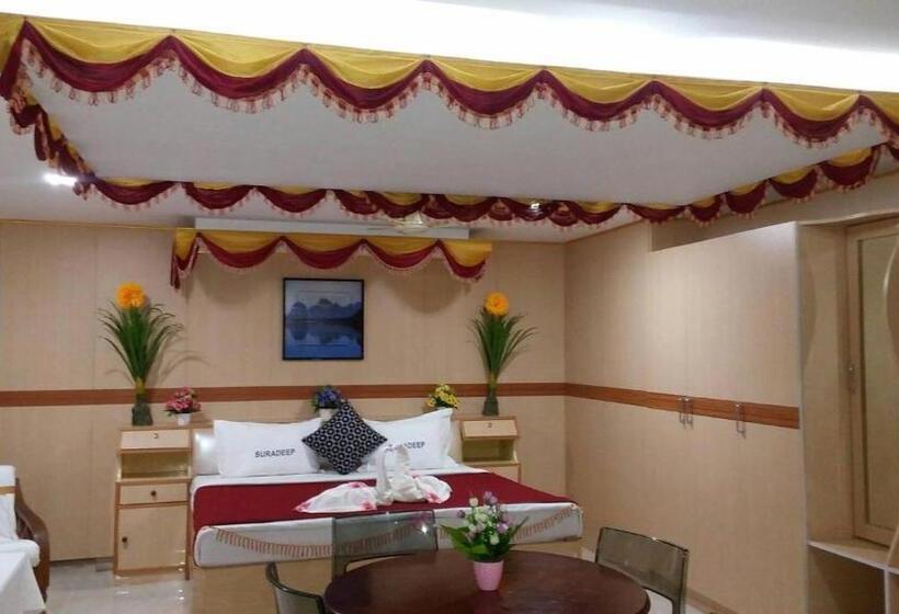 스위트 킹사이즈 침대, Suradeep Residency