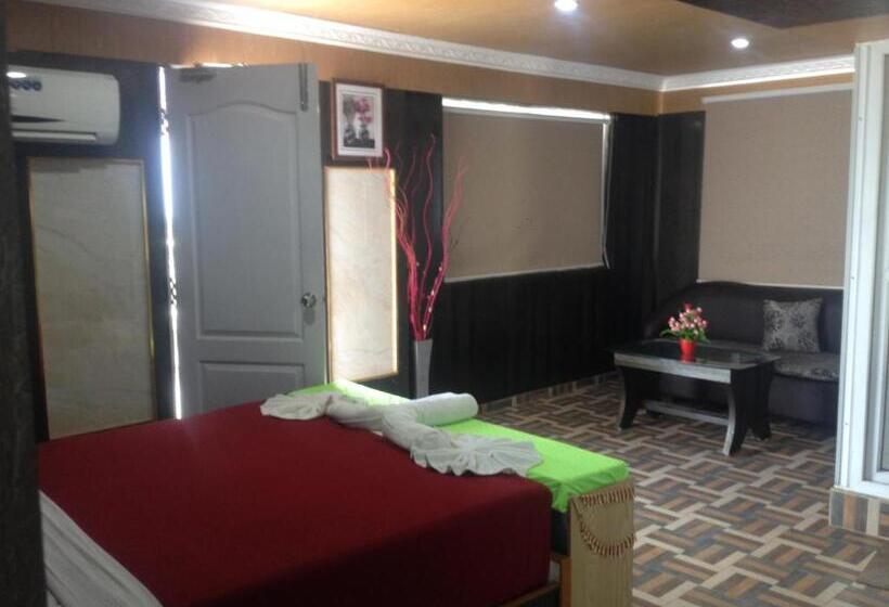 디럭스 룸, Suradeep Residency