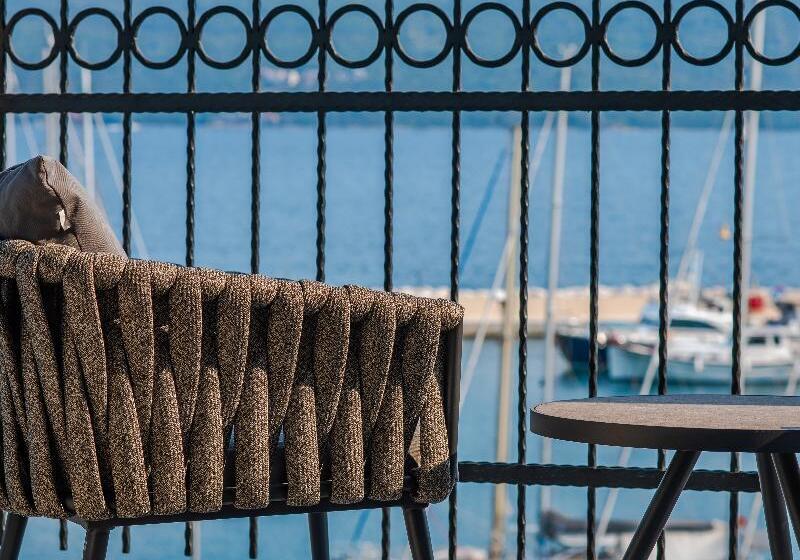 سوییت با چشم‌انداز دریا, Lazure Hotel & Marina