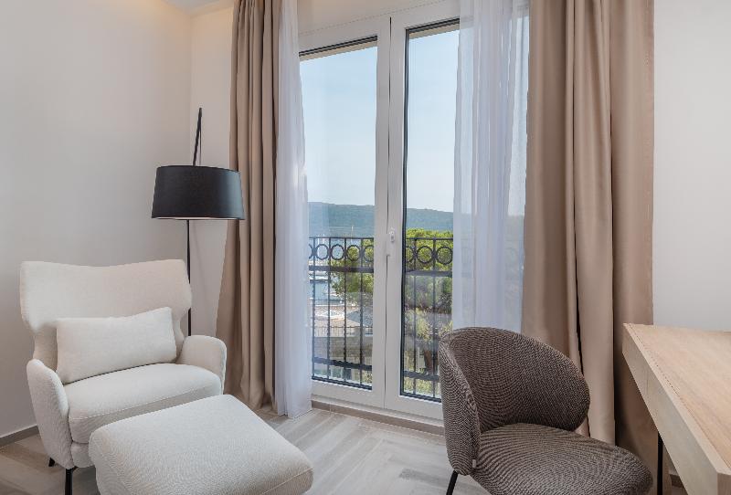 سوییت با چشم‌انداز دریا, Lazure Hotel & Marina