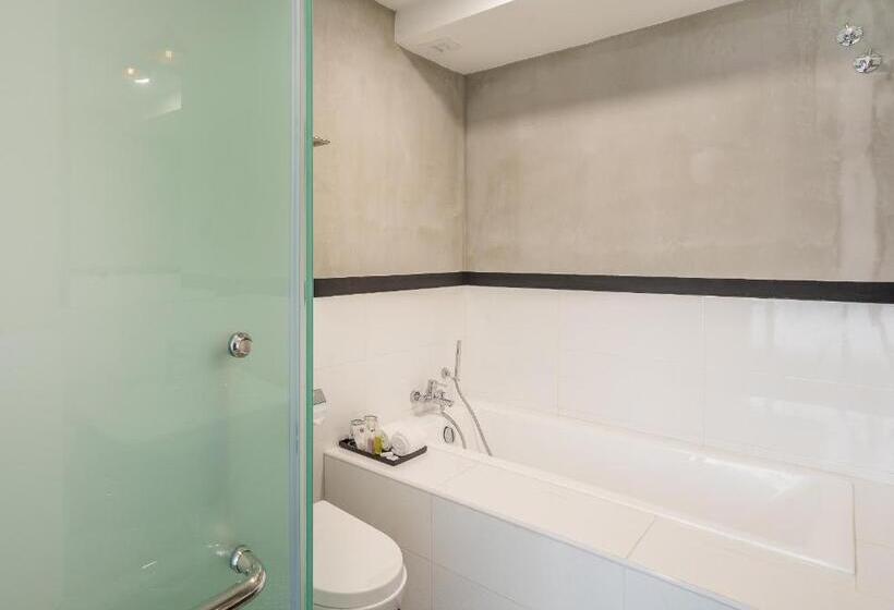 Deluxe Zimmer Kingsize Bett, Treasures Hotel And Suites