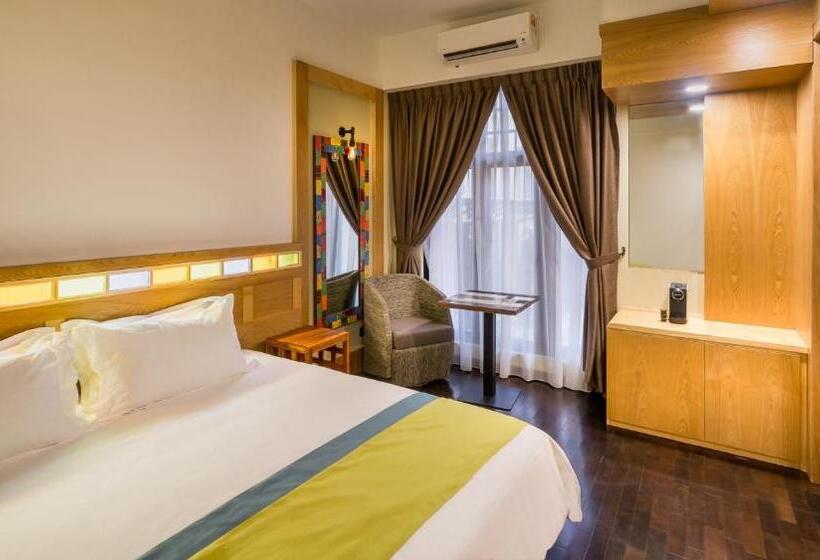 Suite, Treasures Hotel And Suites