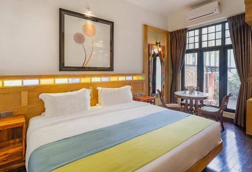Suite, Treasures Hotel And Suites