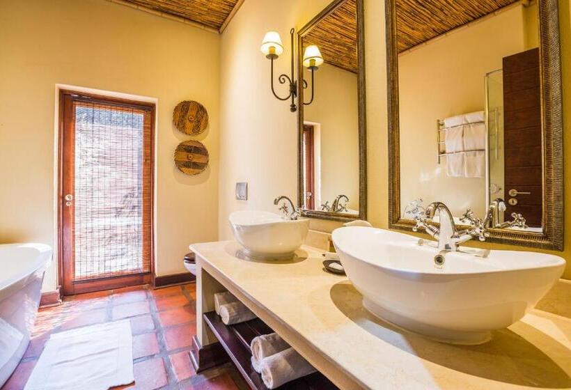 Люкс Повышенной Комфортности, Sondela Nature Reserve & Spa Country House