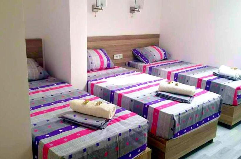 اتاق استاندارد سه نفره, Atina Lux Hostel